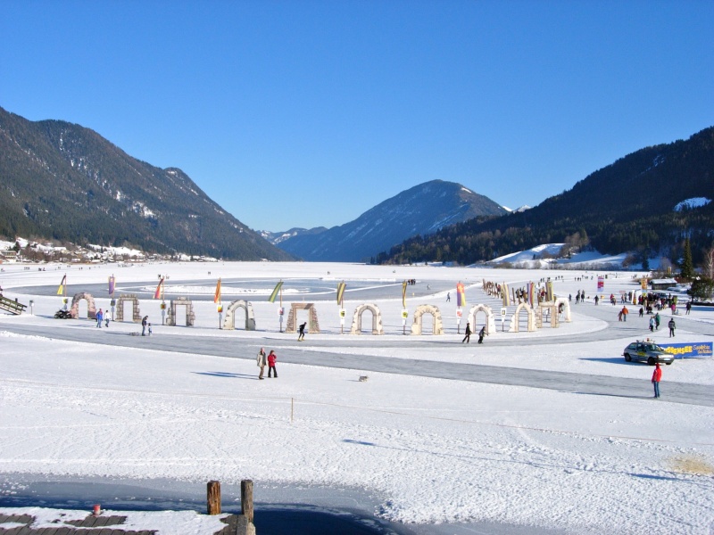 Ice skating at lake Weissensee - the perfect winter holiday in Carinthia