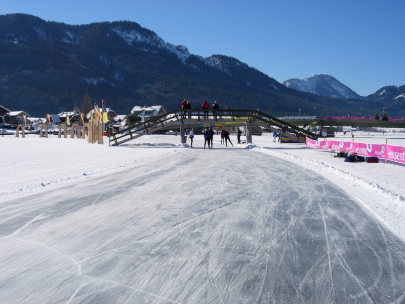 Ice skating at lake Weissensee - An experience for the whole family