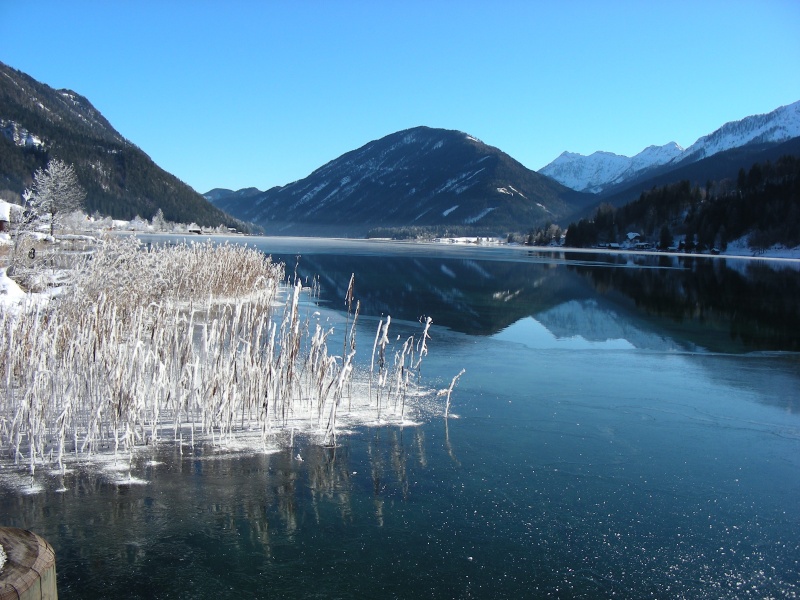 Enjoy nature - Lake Weissensee in winter