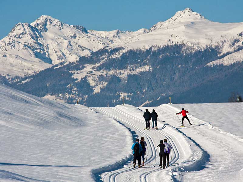 Cross country skiing at lake Weissensee and Techendorf